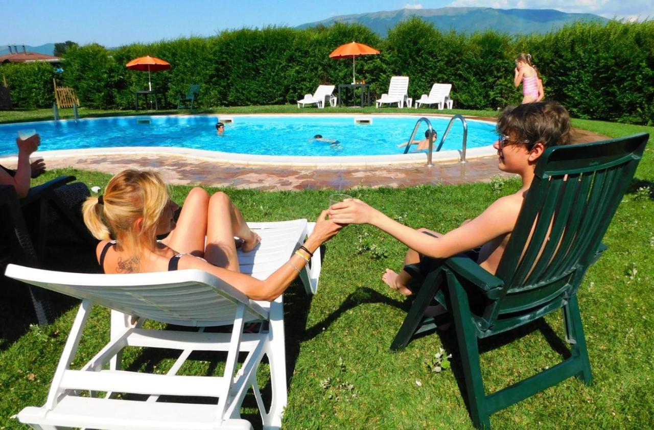 Hotel Villaggio Le Stelline Montefalco Esterno foto