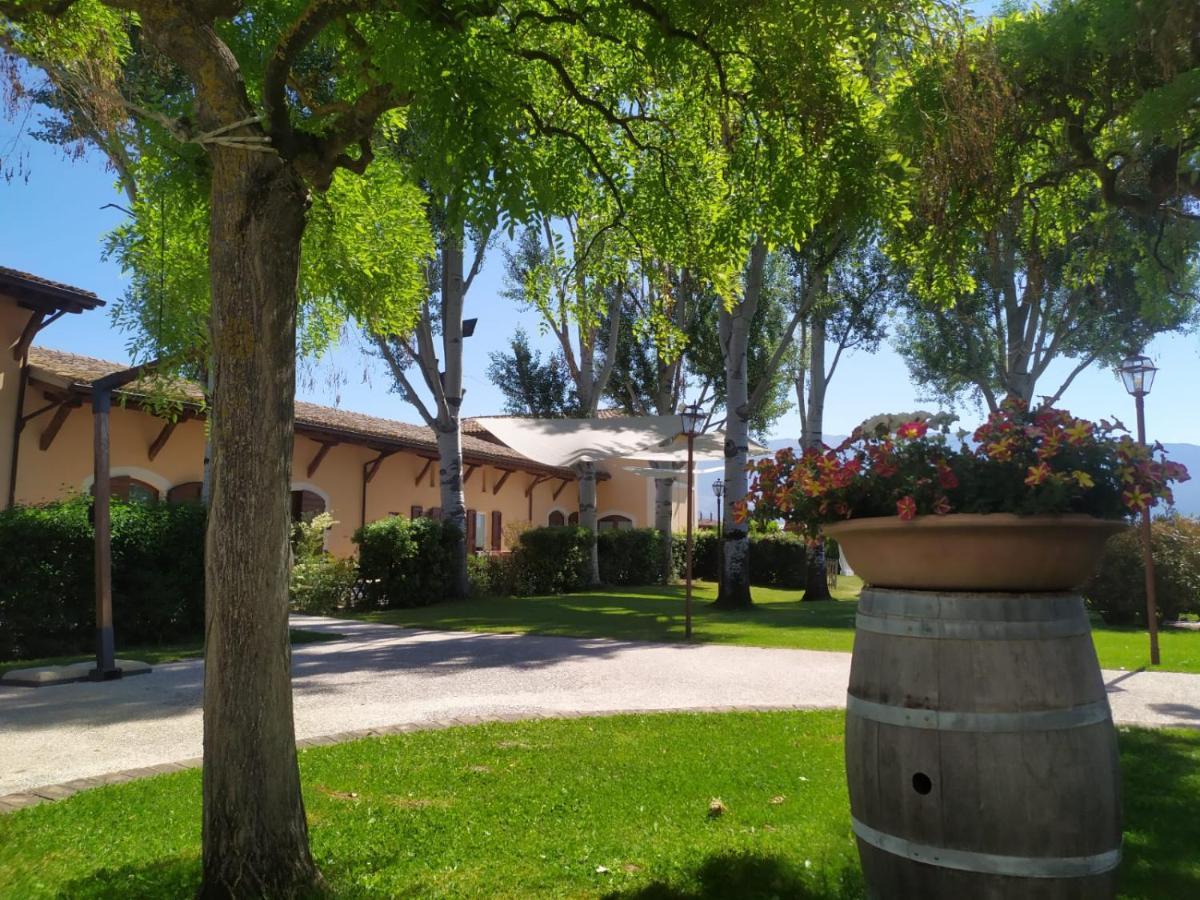 Hotel Villaggio Le Stelline Montefalco Esterno foto
